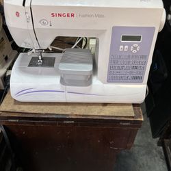 Singer Fashion Mate 5560 Sewing Machine Serviced And Sewing Excelent