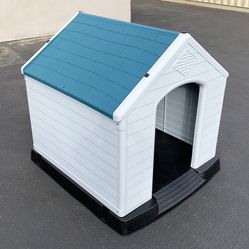 (New in Box) $150 Extra Large Outdoor Indoor Waterproof Plastic Dog House 42”x42”x45” 