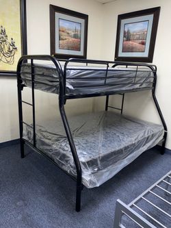 Bunk bed with mattress