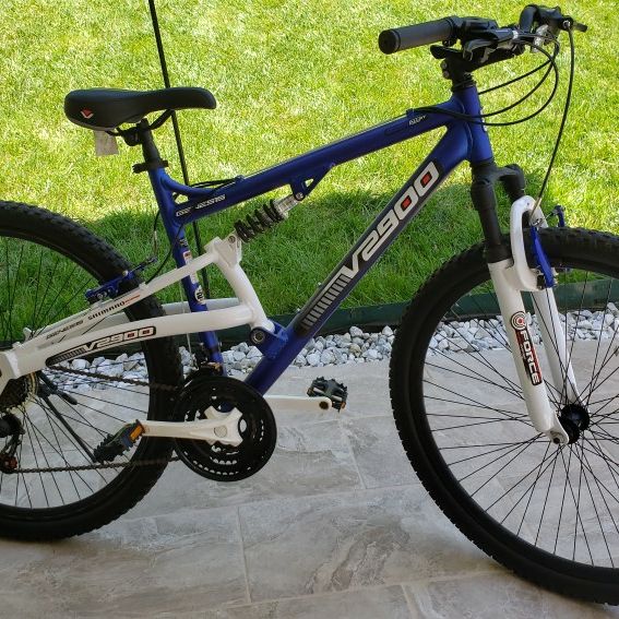 Genesis v2900 store mountain bike