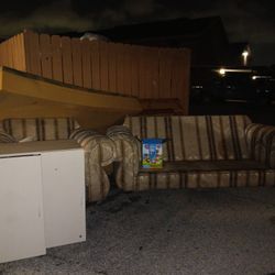 Free Matrress And Sofas Table Igloo Cooler