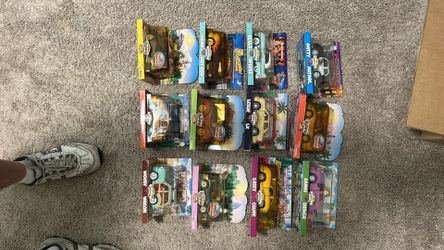 12 Chevron Plastic Cars NIB