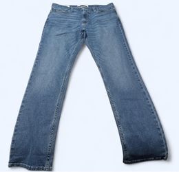 Men's Medium Wash Straight Leg Jeans