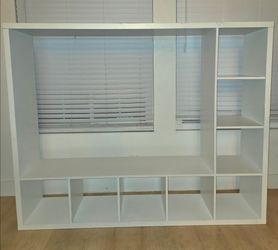 Entertainment center