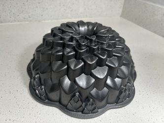 Nordic Ware Chrysanthemum Bundt Cake Pan