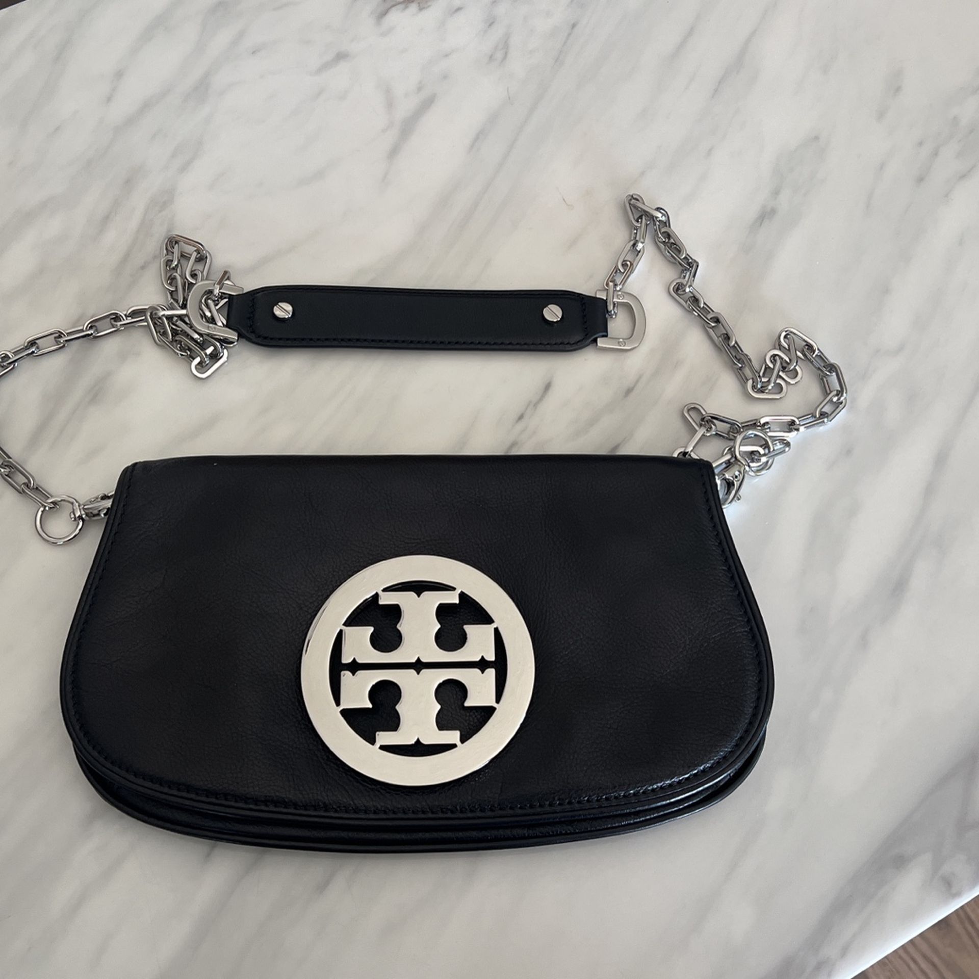 LIKE NEW! Tory Burch Reva Cross Body Bag W/ Silver Chain