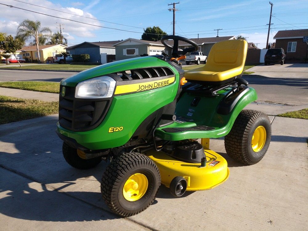 John Deere E120 42 in. 20 HP V-Twin Gas Hydrostatic Lawn Tractor-California Compliant