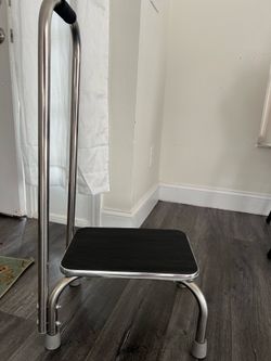 Medical grade step stool with handle