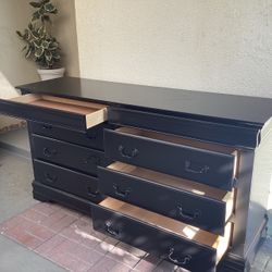 8 DRAWERS DRESSER