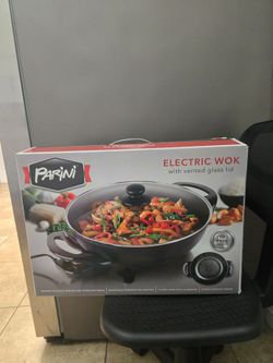 Electric wok with glass lid