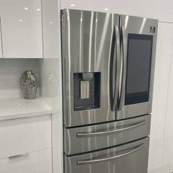 Brand New - Samsung 28 Cu. 4 Door Family HUB SMART Refrigerator In Stainless Steel