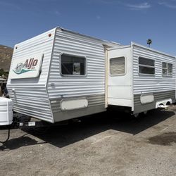 2005 Skyline Aljo Travel Trailer. 