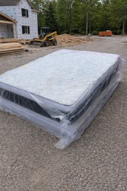 🚚BRAND NEW QUEEN SET $219