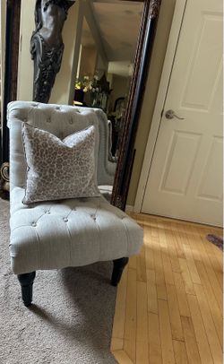 Linen Tufted Slipper Chair