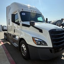 2021 10 SPEED CASCADIAS - 15 UNITS AVAILABLE APU 475-505HP - 1YR OEM WARRANTIES INCLUDED!!