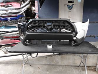 Toyota corolla cross 2022-2025 front bumper oem
