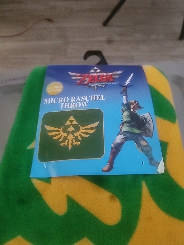 Zelda Skyward Sword Crest of Hyrule 50"x60" Throw Blanket BN