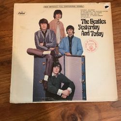 THE BEATLES Yesterday And Today.