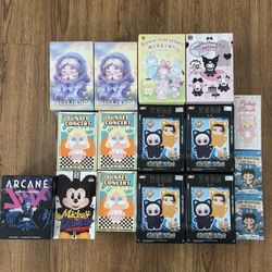 Plushies/vinyl Figures 