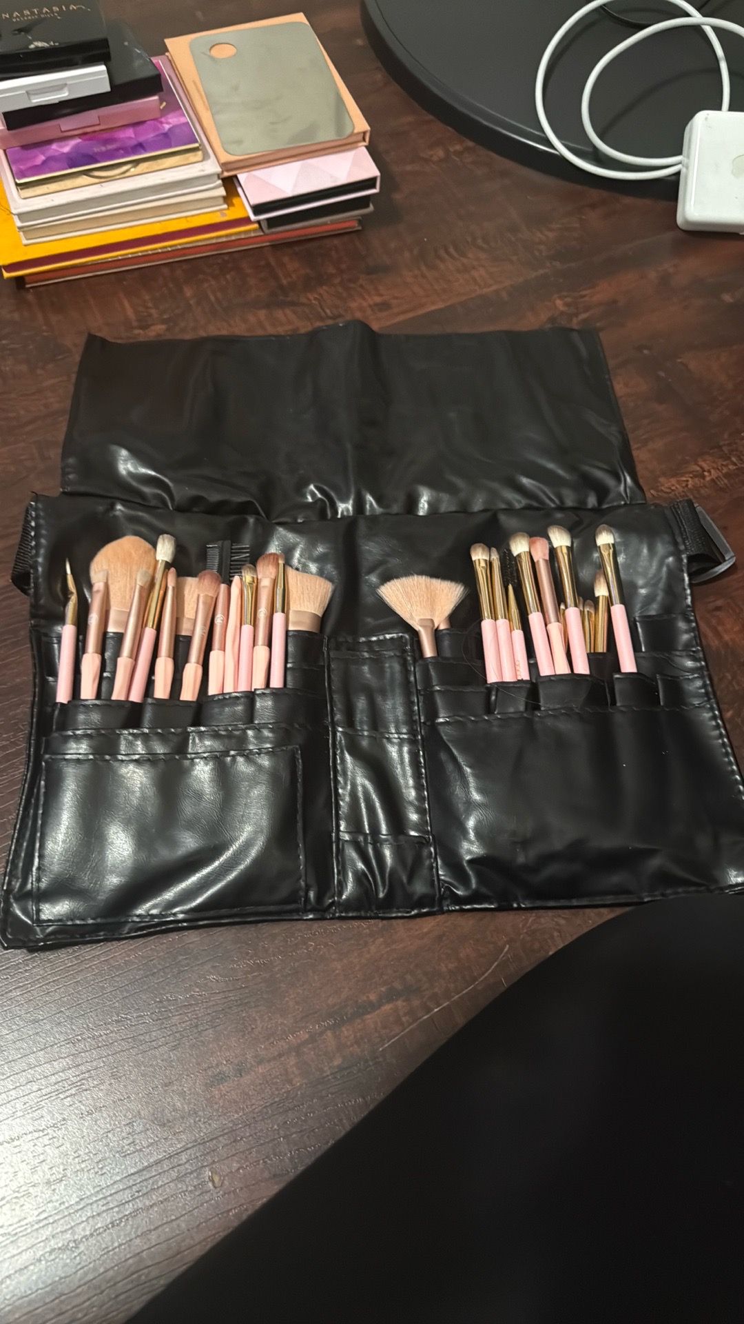 Make up artis belt