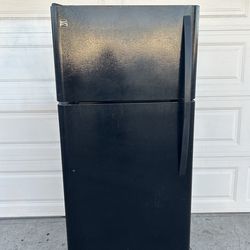 30” KENMORE TOP FREEZER APARTMENT SIZE REFRIGERATOR “ WORKS GREAT”