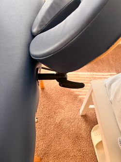 Master Massage Portable Massage / Esthetician Tabl
