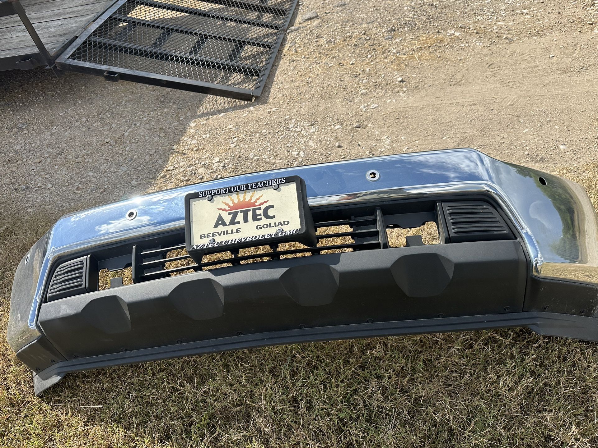 π» OEM Front Bumper β Chevrolet Silverado 2500/3500 (2019β2023) β
Used like new β Original OEM part π§ Fits: Chevrolet Silverado 2500 HD & 3500 HD (20