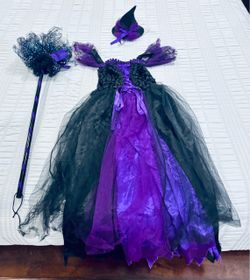 Costume girl size 7/8 dress with light