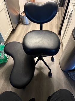 Black Ergonomic Saddle Stool with Back Support