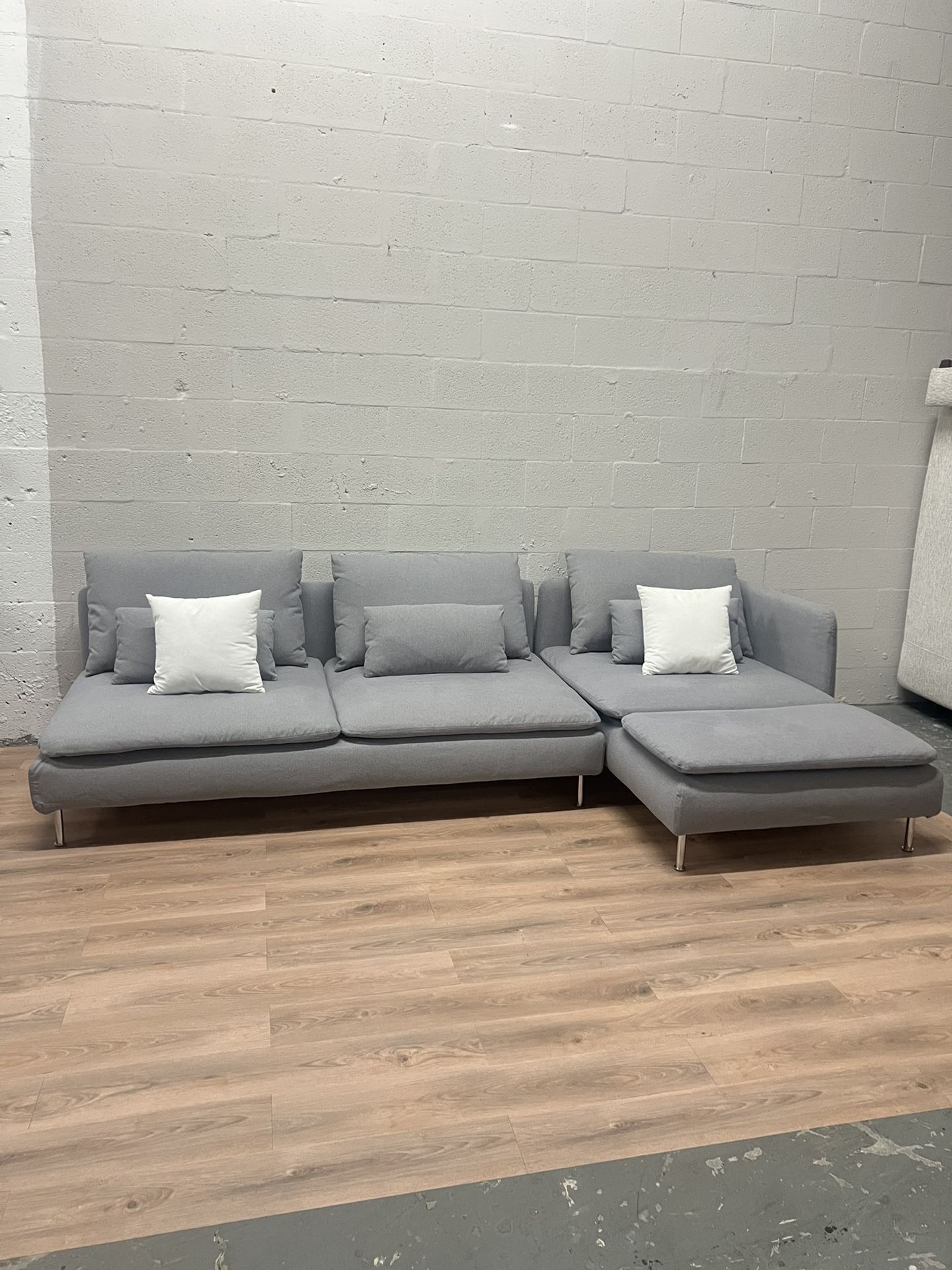 Gray Modern Sectional (SOFT)