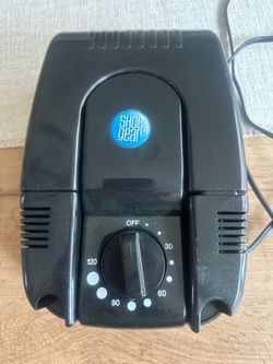 Electric shoe dryer/aerator