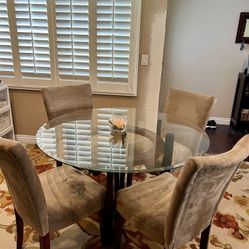 5 Pc Dining Room Table & Chairs