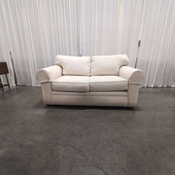 Shenandoah Furniture Cream Fabric Rolled Arm Loveseat