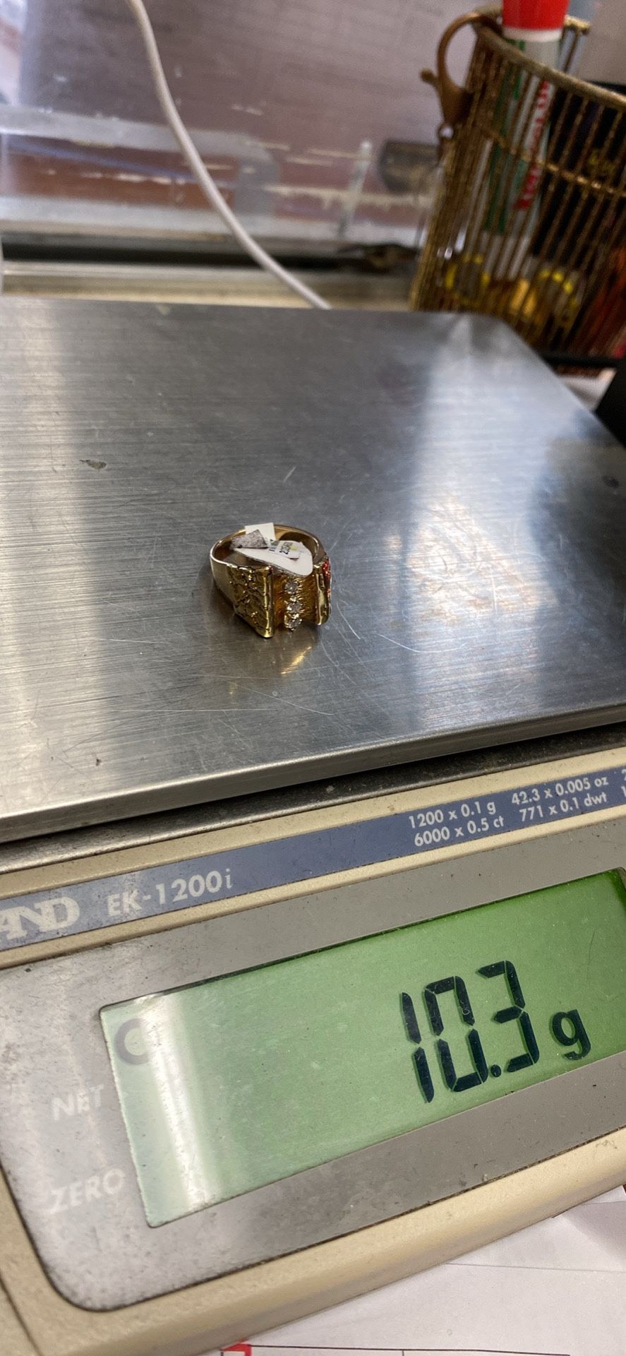 Gorgeous Ring 10.3gr 10kt Size 6💎💎💎