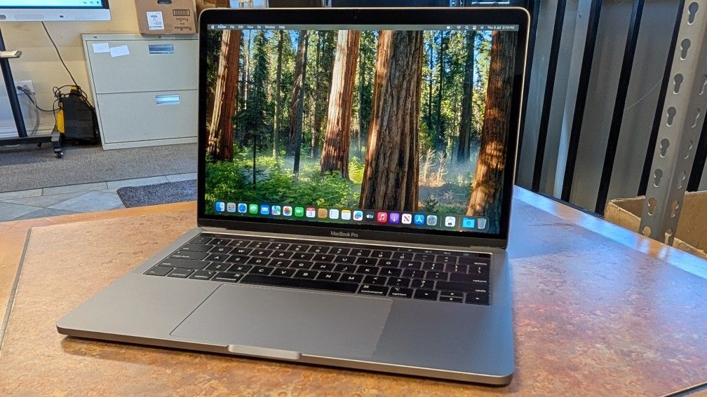 Apple MacBook Pro 13" 2019 Quad Core i7 16gb 256gb SSD