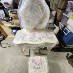 Kids Vanity Makeup Table /Dresser