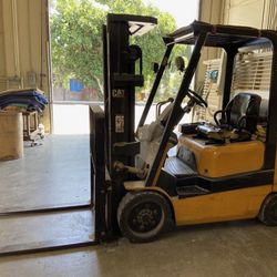 CAT Forklift 3-Stage Good Working 5270 Hrs Model GC30K 6000 Capacity. Working good, no issues at all. I have been using it for 7 years in warehouse, n