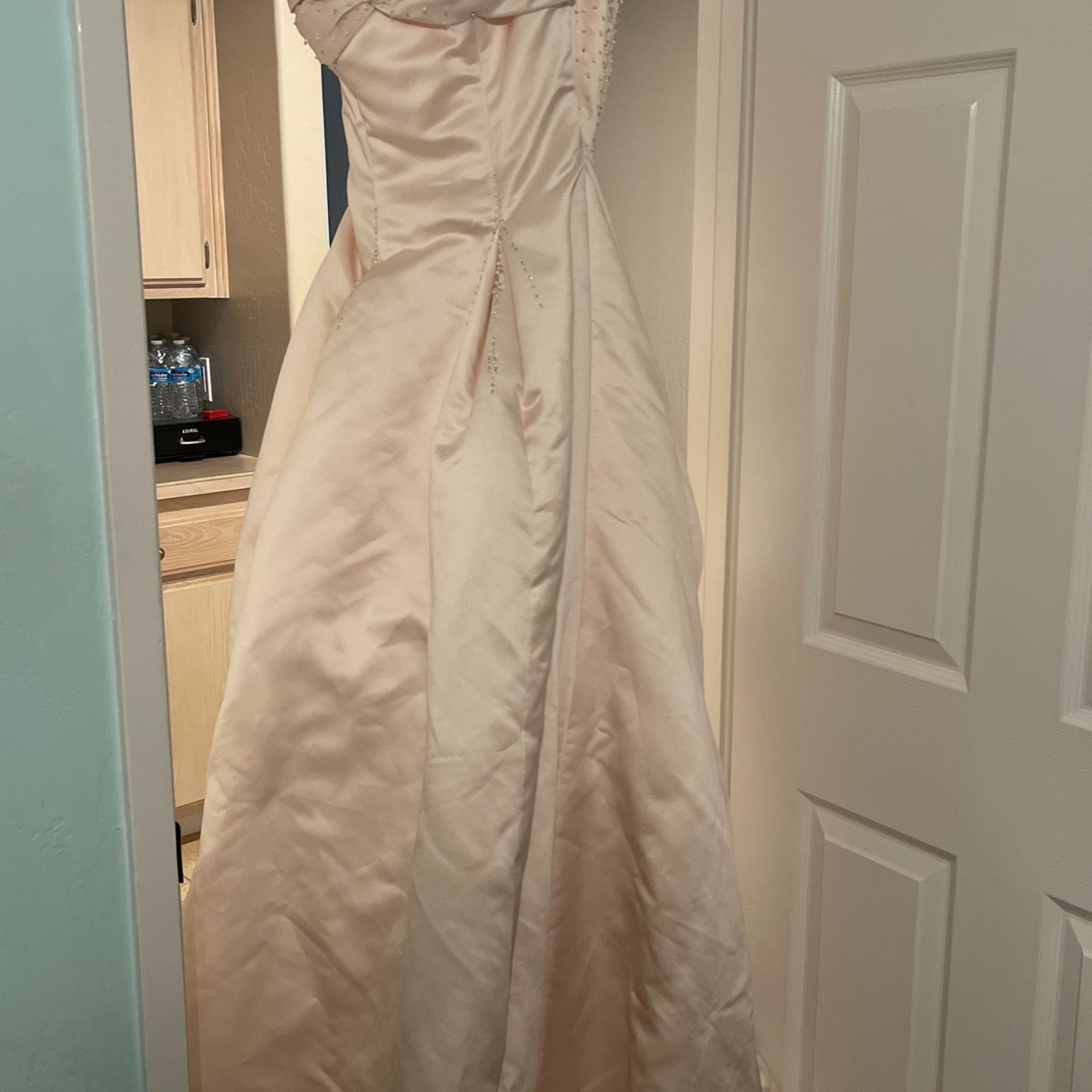 Beautiful Wedding or Prom Dress. for Sale in Bakersfield, CA OfferUp