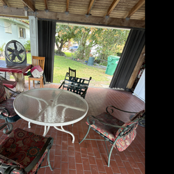 Table with 4 chairs outdoor