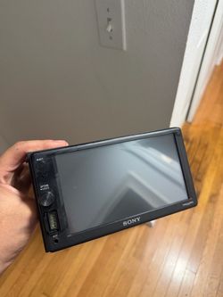 Sony XAV-AX1000 6.2-inch Apple Car play screen