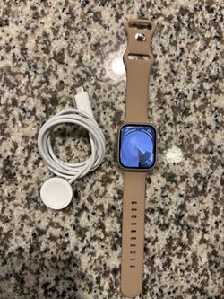 Apple Watch Series 7 gps + Cellular 41mm. Scratches on screen. Battery Health 65%. Works great. Comes with charger