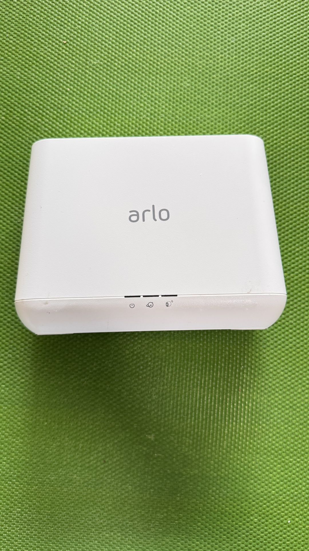 Base Station Arlo Q Through Window Arlo Base Station (VMB4000