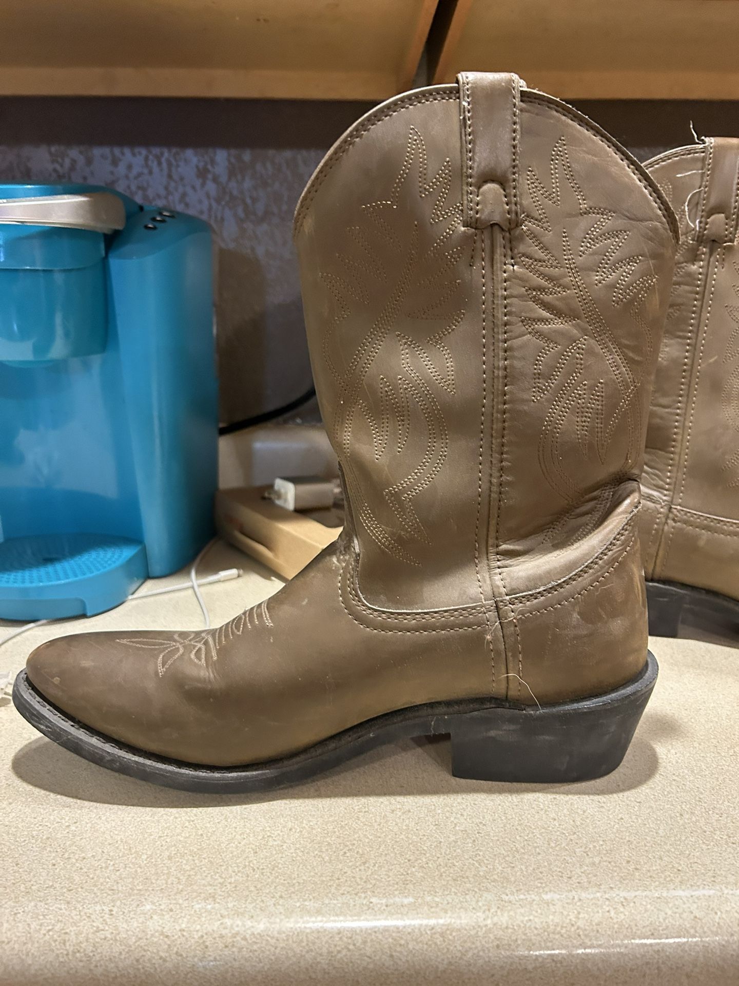 Justin Boots (12D)