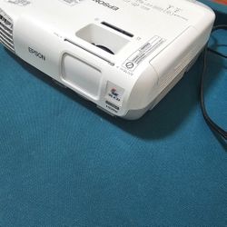 Epson projector 955WH Powerlite 3200 lumens $150