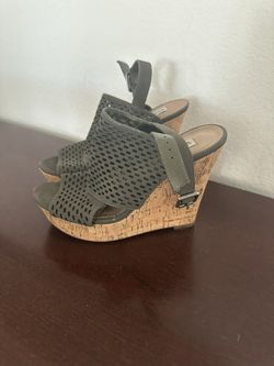Steve Madden Sandals Green  Size 8, In Great Condition,  $10, No Holds