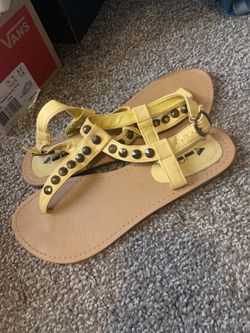 Flat sandals size 8