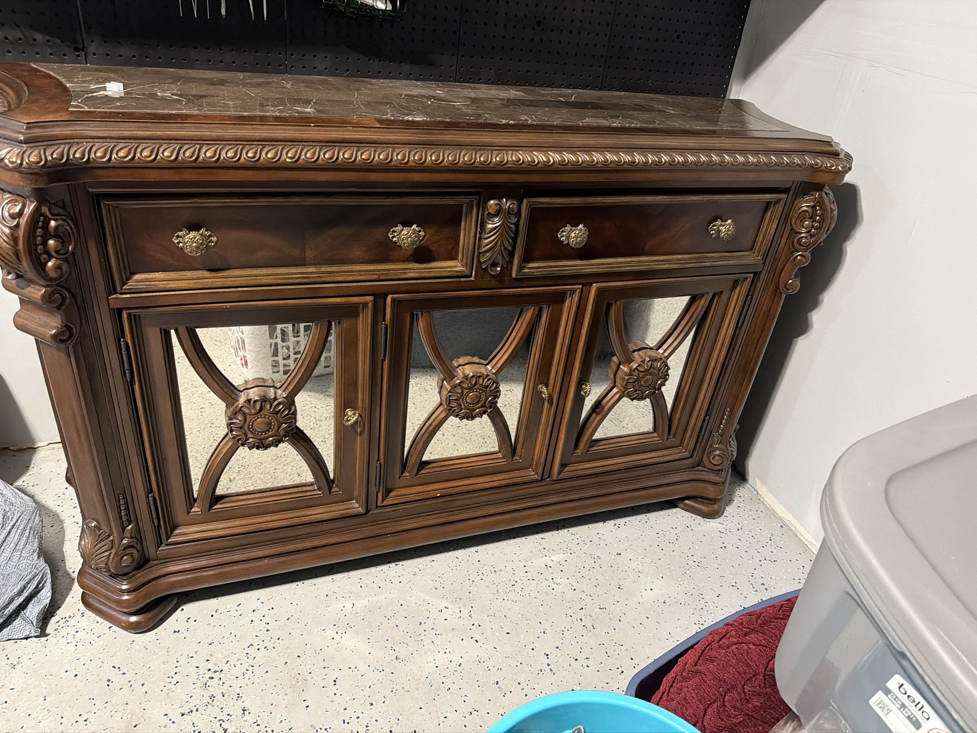 Thw Best End Table At $1200 For Less. Must Be Gone By 11/23/25