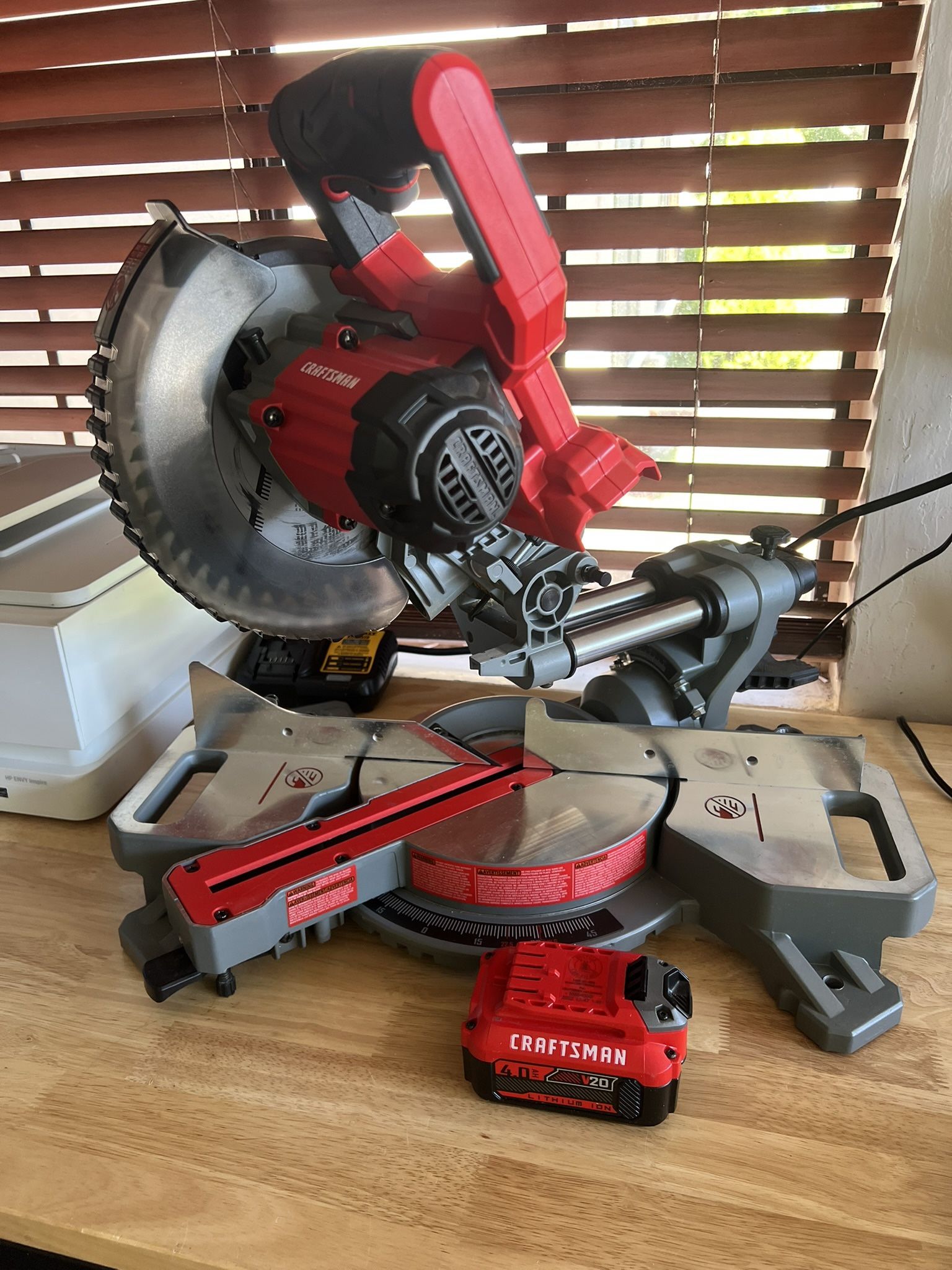 CRAFTSMAN V20 Cordless Miter Saw