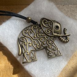 Elephant Pendant Necklace 🐘
