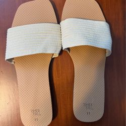 Women’s size 11 flat sandal